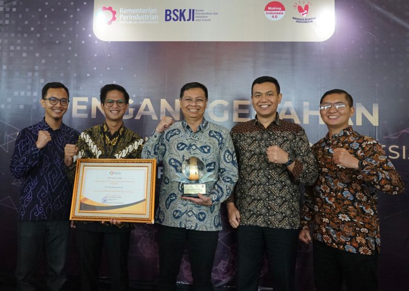 Mampu Menjadi Role Model Transformasi Industri 4.0, Petrokimia Gresik Menerima Penghargaan National LightHouse Industri 4.0 Dari Kemenperin
