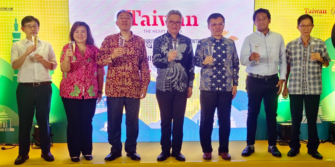 Pembukaan Kantor Pelayanan Pariwisata Taiwan di Jakarta, Kementerian Perhubungan dan Komunikasi