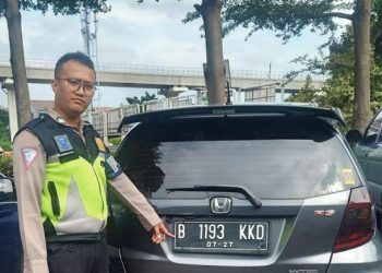 Dicurigai Pakai Nomor Plat Palsu, Mobil ini Kabur Saat Hendak Ditilang