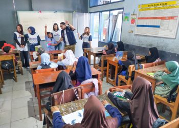 Berkarya Bercerita: Kontribusi Nyata ERHA Ultimate Volunteer dalam Meningkatkan Kualitas Pendidikan Anak Pemulung di Bantar Gebang