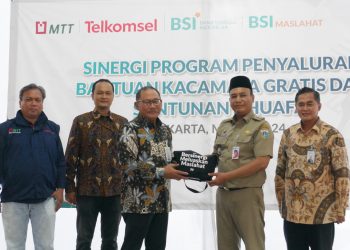 Bantuan Kacamata Gratis dan Santunan Kepada 250 Masyarakat Pra Sejahtera