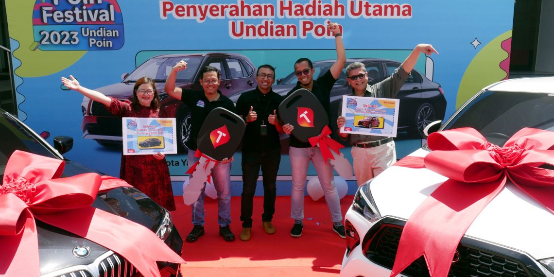 Penyerahan hadiah undian point festival Telkomsel 2023