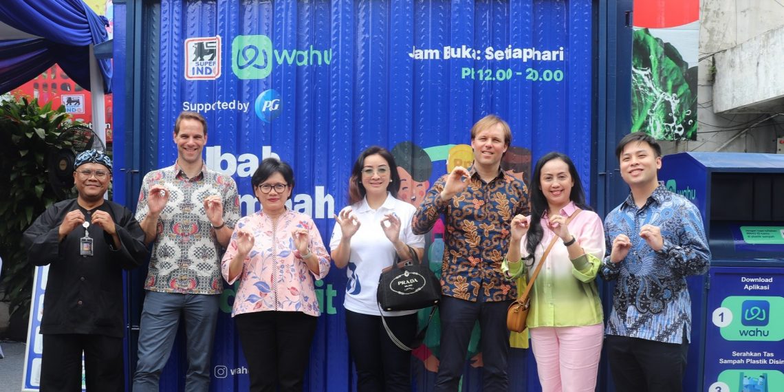 Super Indo Kenalkan Konsep Supermarket Ramah Sampah dan Luncurkan Fasilitas Smart Waste Hub di Kota Bandung