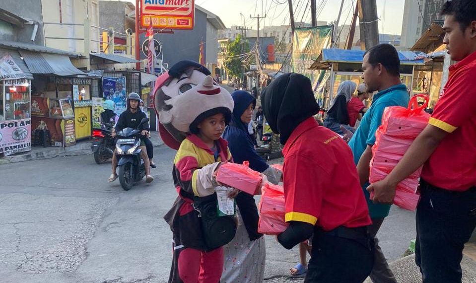Alfamart Bagikan 35.000 Paket Buka Puasa Untuk Duafa, Melalui Warteg Gratis “ Berbagi Kebaikan