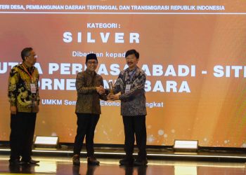Smartfren Raih CSR & PDB Awards 2024 dari Kemendesa PDTT