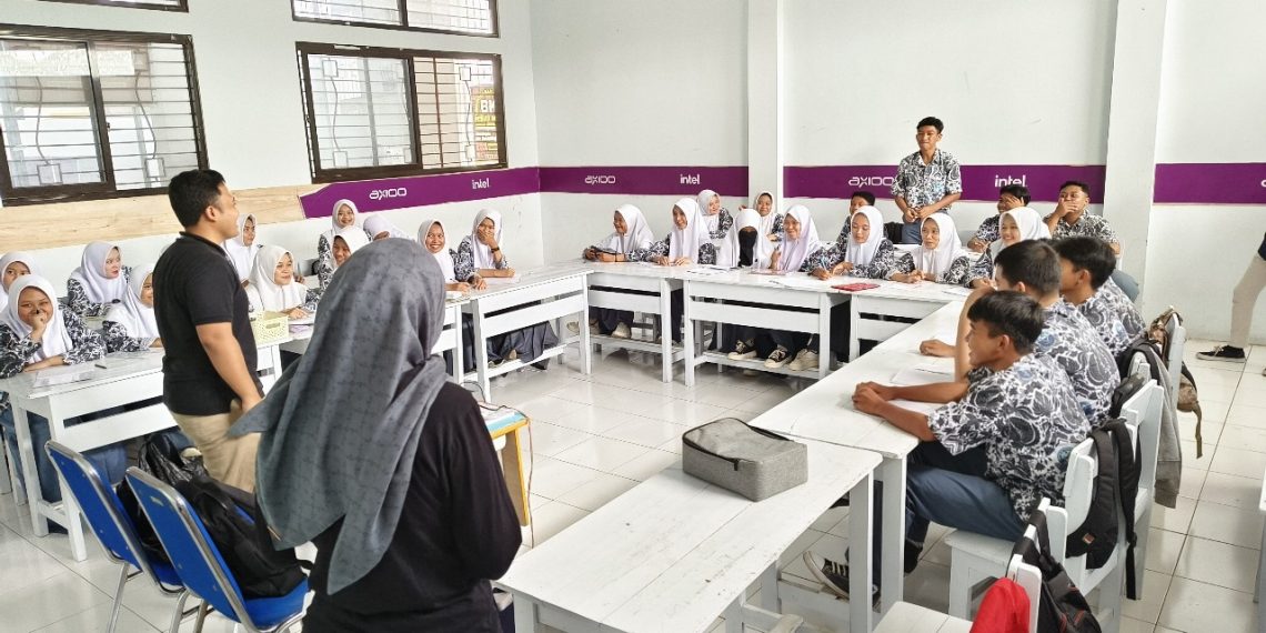 Peringati Hari Pendidikan Nasional Secara Serentak, PLN Icon Plus Gelar PLN Icon Plus Goes to School