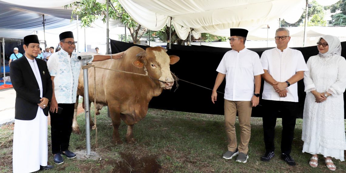 Bank Mandiri Bagikan Daging 927 Hewan Kurban Idul Adha 1445 H ke Masyarakat