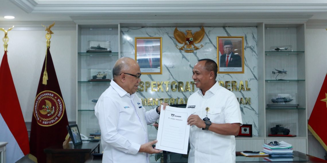 ASABRI Serahkan Pensiun Pertama Irjen Kemhan RI 