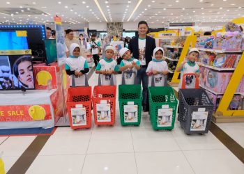 BSI Ajak Anak Yatim Belanja, Ajarkan Literasi Transaksi Syariah