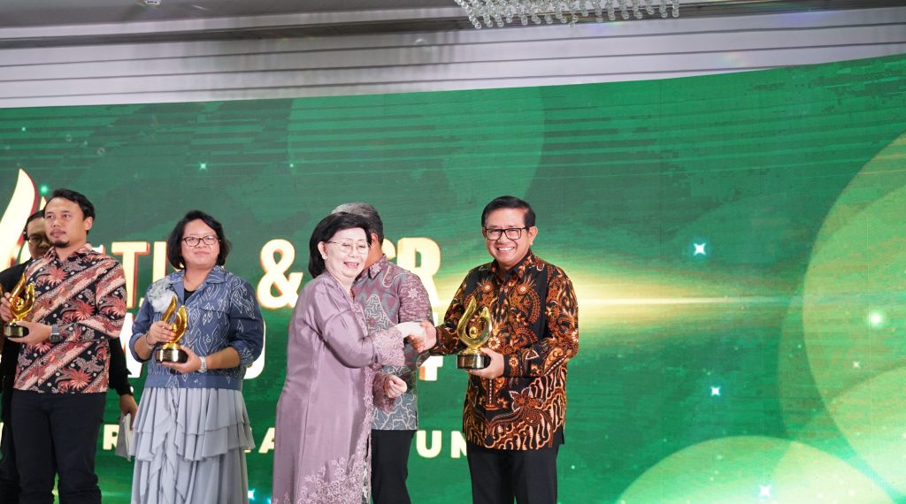 Program TJSL Petrokimia Gresik Raih Penghargaan Platinum Award Di Ajang “4Th TJSL Dan CSR Award 2024”