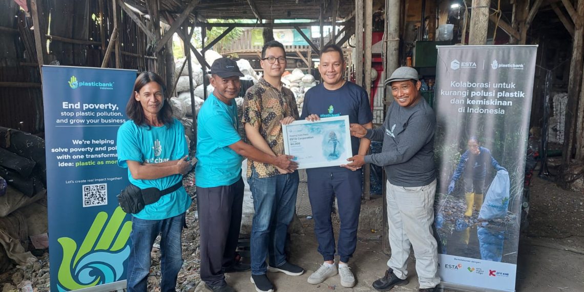 ESTA Corporations menyaksikan dampak bisnis keberlanjutan dalam kunjungan ke komunitas Plastic Bank