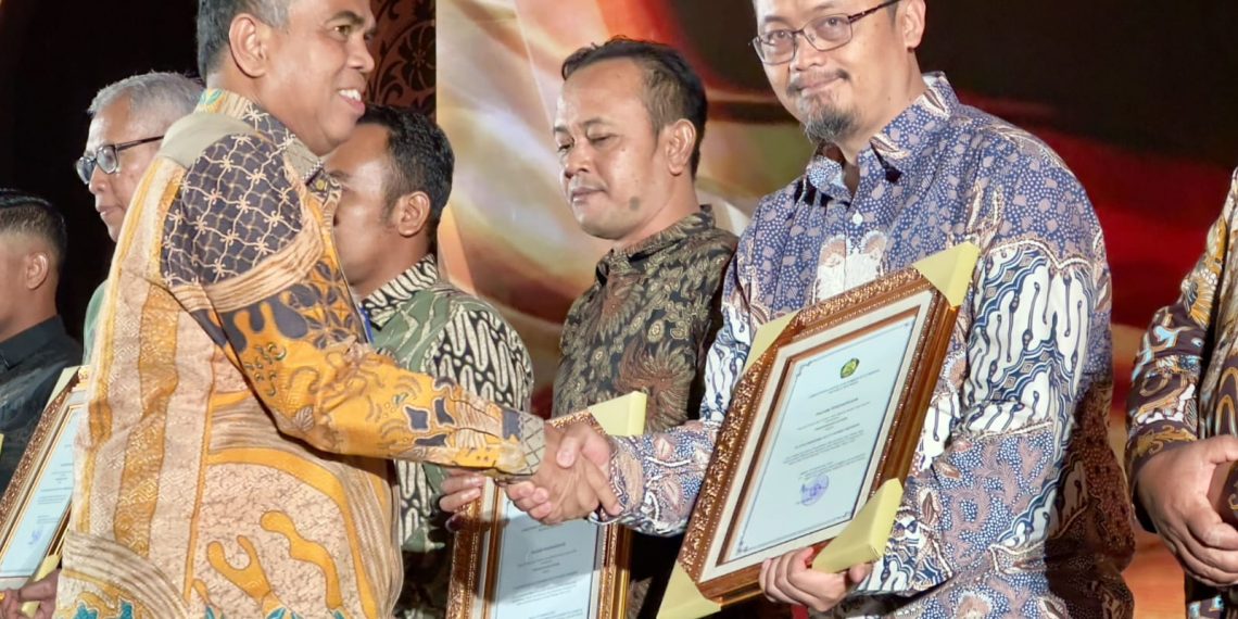 Sukses Praktikkan Kaidah Pertambangan yang Baik, Grup ABM Dianugerahi Aditama