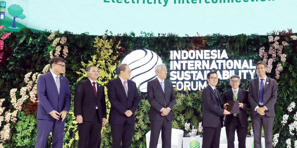 TotalEnergies dan RGE Mendapat Persetujuan Bersyarat untuk Pasok 1,0 Gigawatt Tenaga Surya dari Indonesia ke Singapura