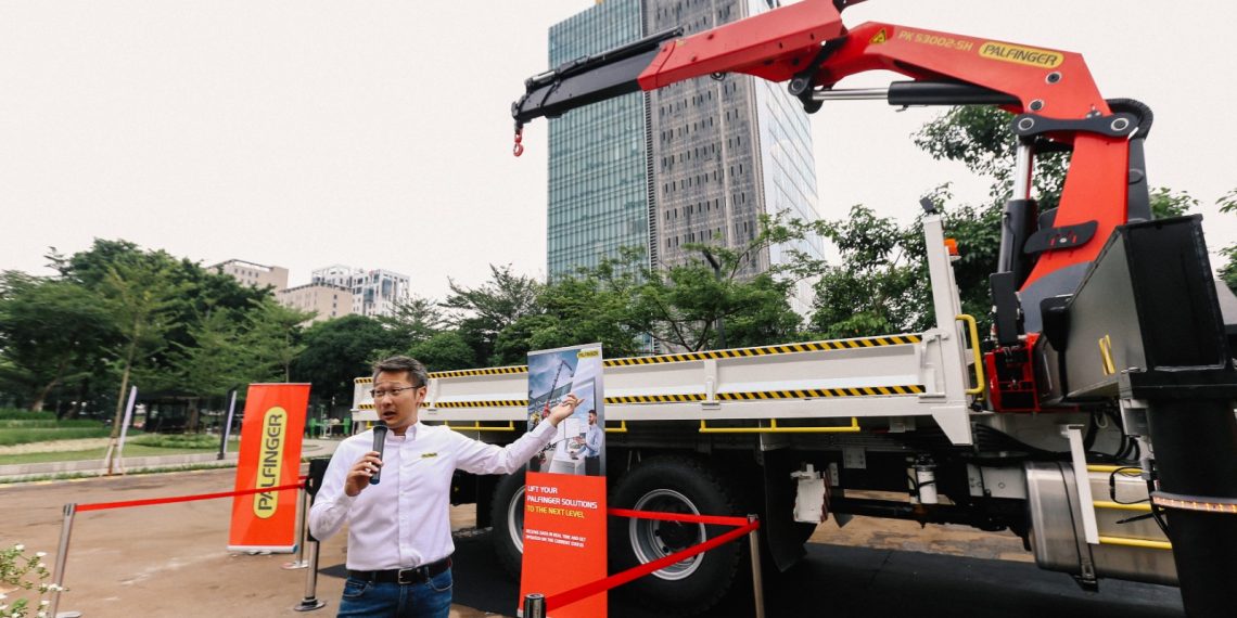 Beri Solusi Lifting Pertambangan, Sanggar Sarana Baja Pamerkan Mounted Crane PK 53002 SH di Acara Palfinger APAC Owners Club Indonesia Series