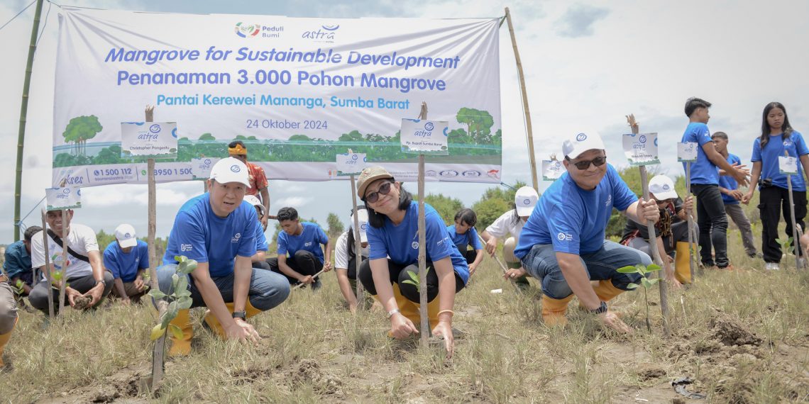 Asuransi Astra Berikan Donasi