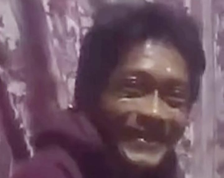 Penjual Es Teh Tetap Tersenyum Meski Dihina, Netizen Kunjungi Rumahnya untuk Beri Dukungan