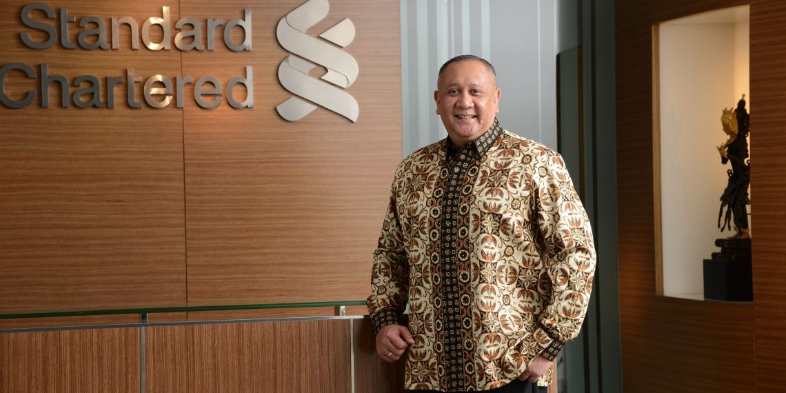 Raja Charles III Anugerahkan Gelar Kehormatan OBE kepada WNI Rino  Donosepoetro selaku Cluster CEO, Indonesia dan ASEAN Markets di Standard  Chartered, Chairman BritCham Indonesia, dan Board Member of UK-ASEAN  Business Council