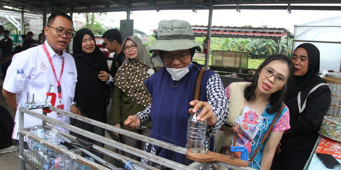 Kolaborasi Smartfren dan Kertabumi Beri Pelatihan Daur Ulang Sampah