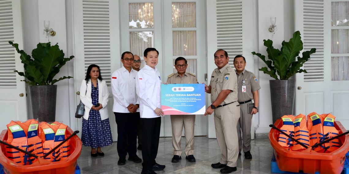 Chandra Asri Group Salurkan Bantuan Perahu Evakuasi Ke BPBD DKI Jakarta