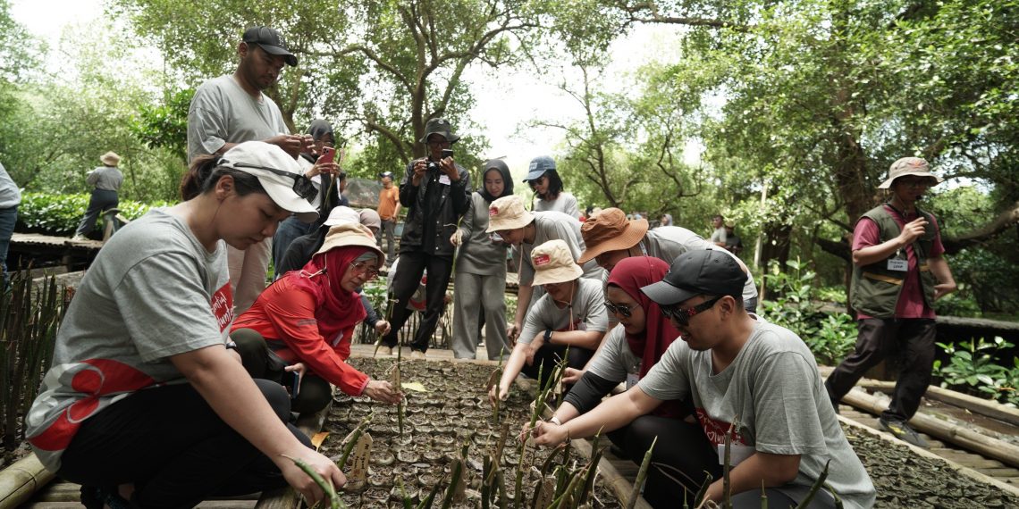 Peringati Hari Bumi, Prudential Indonesia Mempertegas Komitmen Keberlanjutan Melalui Penanaman 5.000 Mangrove dan Aksi Keberlanjutan
