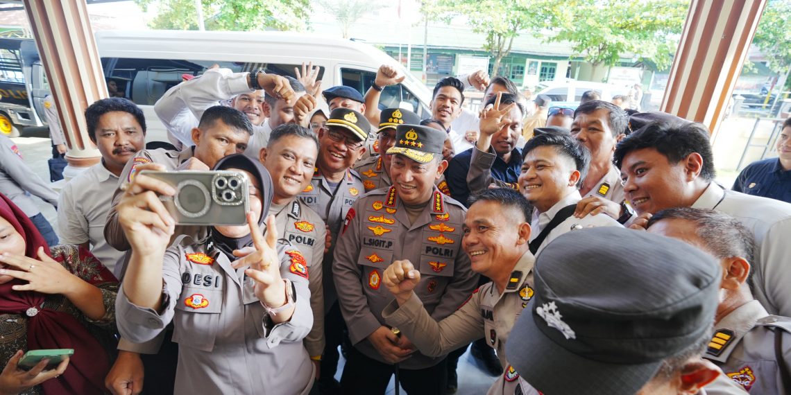 Apresiasi Personel Pemilik Pesantren Gratis, Kapolri “Perwirakan” Aiptu Jimmi