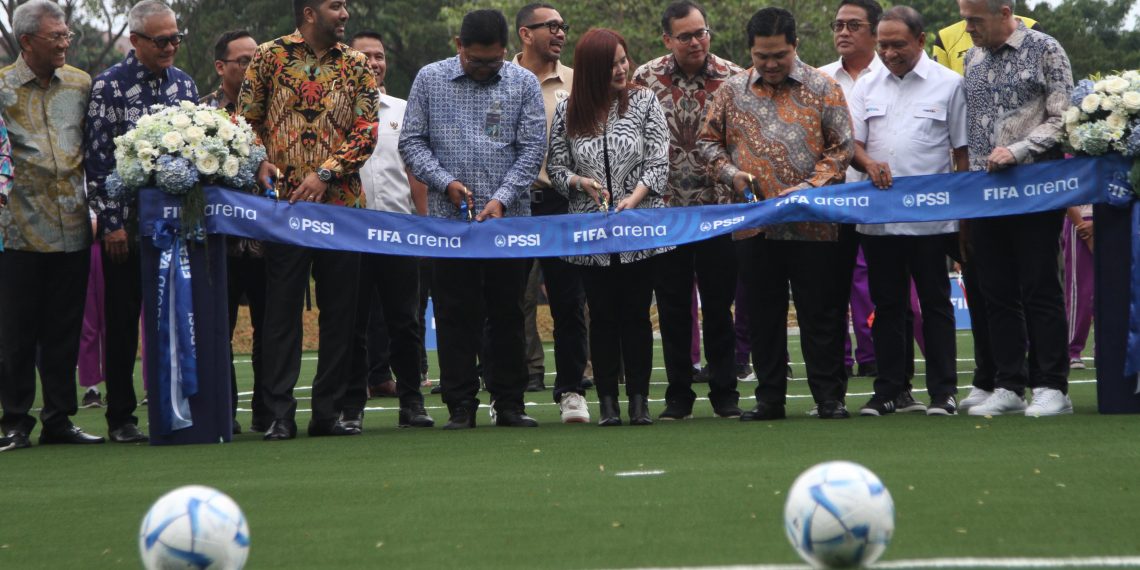 Seremoni Tendang Bola untuk Peresmian FIFA Arena di Bank Mandiri Wijayakusuma