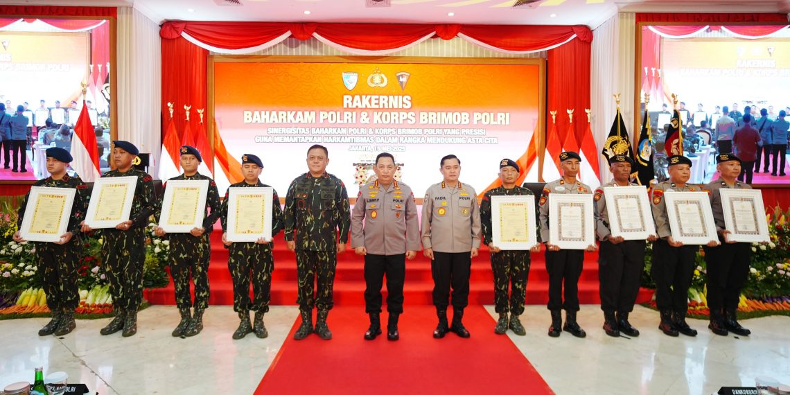 Kapolri Instruksikan Kawal Program Pemerintah hingga Tingkatkan Kemampuan Personel di Rakernis Baharkam-Korbrimob