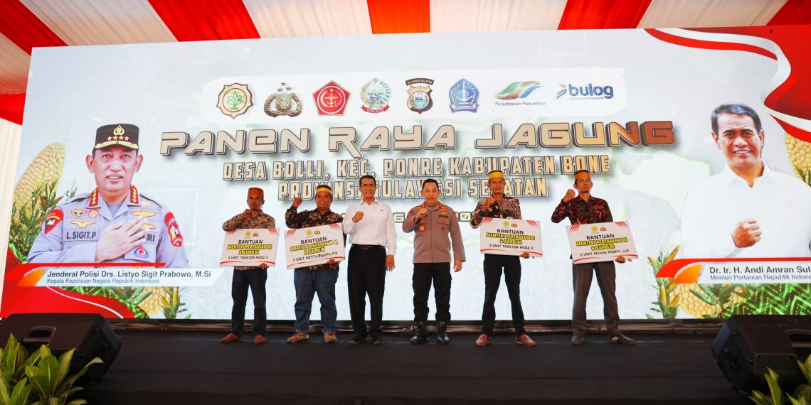 Kapolri-Mentan Panen Raya Jagung di Bone, Dukung Program Ketahanan Pangan Nasional