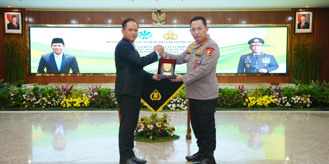 Teken MoU dengan Kementerian LH, Kapolri Komitmen Jaga Kualitas Lingkungan Hidup Jadi Lebih Baik