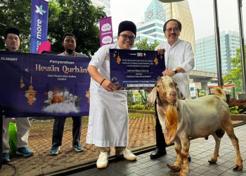 XLSMART Salurkan Hewan Kurban untuk Masyarakat