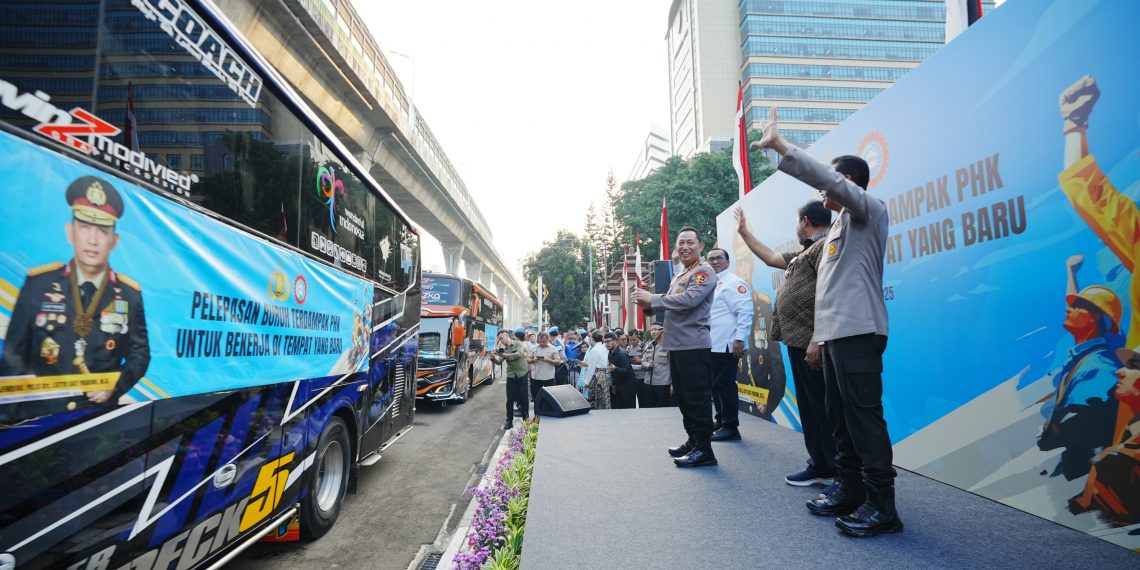 Kapolri Lepas 700 Buruh Terdampak PHK Untuk Kembali Bekerja, Wujud Kolaborasi Selesaikan Permasalahan Industrial