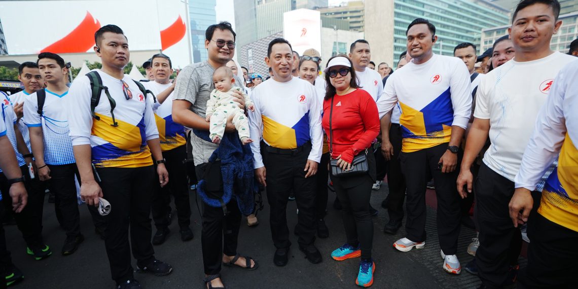 Momen Keseruan Kapolri Berbaur dengan Warga di CFD Jakarta