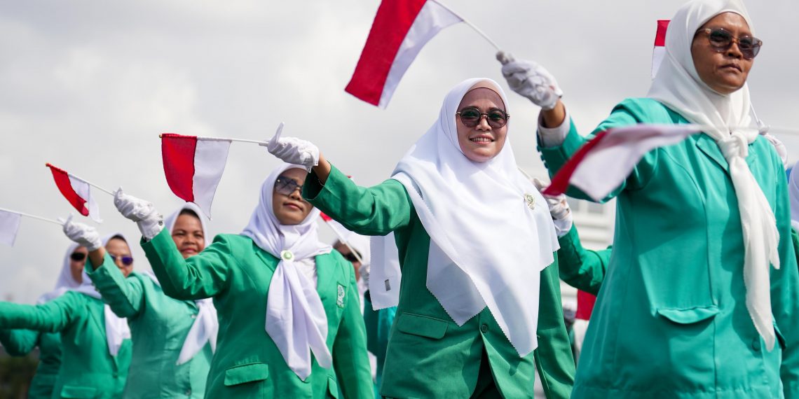 Dari Petani hingga Pelajar: Rakyat Hadiri Upacara Bhayangkara ke-79