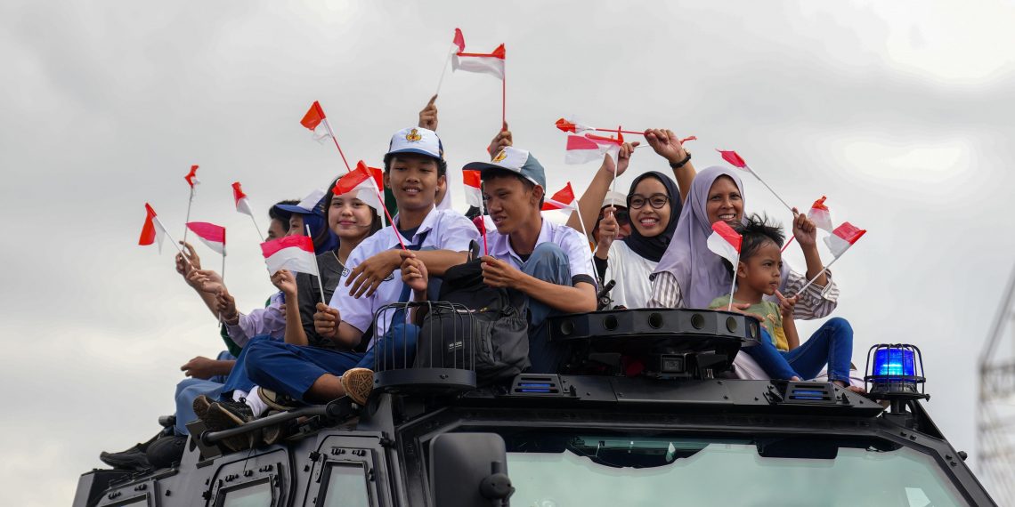 Dari Petani hingga Pelajar: Rakyat Hadiri Upacara Bhayangkara ke-79