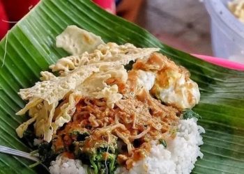 Nasi Pecel Madiun: Lebih dari Sekadar Kuliner, Sebuah Warisan Rasa yang Melegenda