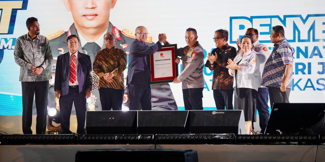 Kapolri Terima Penghargaan dari Organisasi Buruh Dunia atas Dedikasi Lindungi Hak Buruh