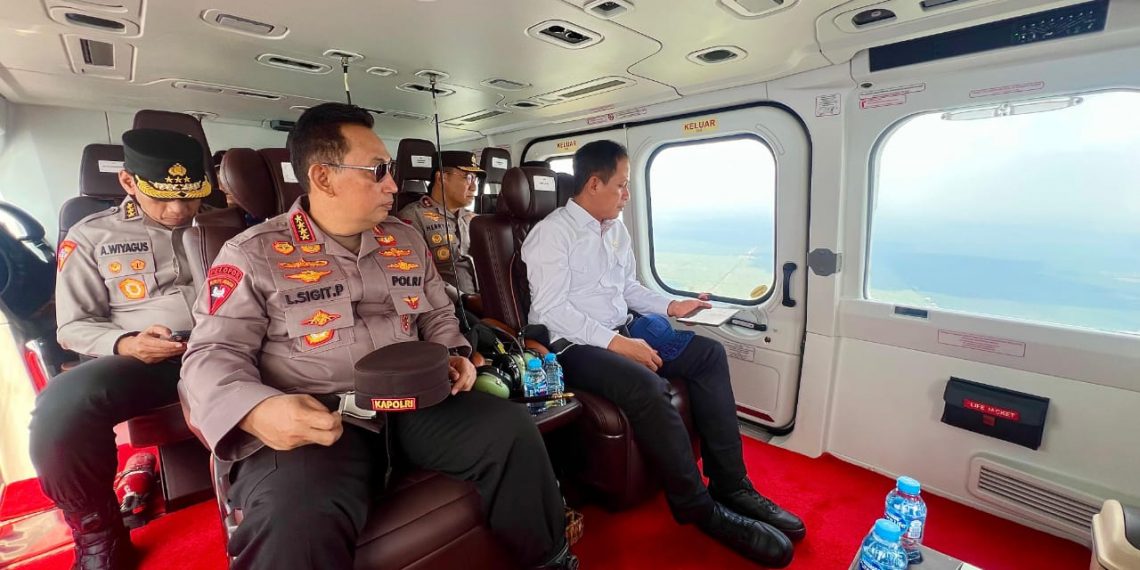 Kapolri Pantau Titik Api Via Udara, Cek Kesiapan Penanganan Karhutla di Riau