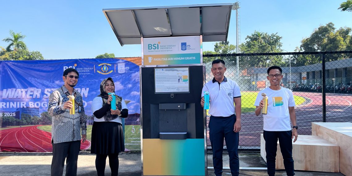 Perkuat Implementasi ESG, BSI Hadirkan Fasilitas Air Minum Gratis dan Beasiswa Pendidikan Lingkungan di Surabaya