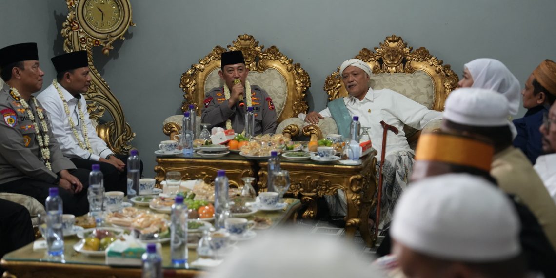 Kapolri Silaturahmi ke Ponpes Al Hamidy Pamekasan, Minta Nasihat Ulama demi Jaga NKRI