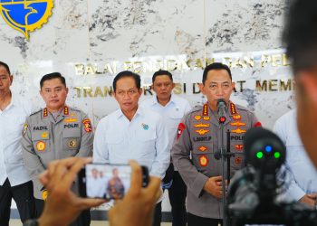 Tinjau Penanganan Karhutla Kalbar, Kapolri Ungkap Titik Api Terus Menurun