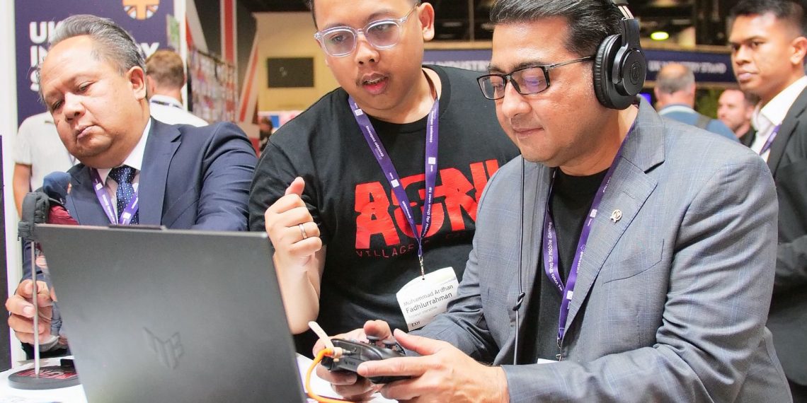 Menteri Ekraf Perkuat Ekosistem dan Akses Pasar Gim Nasional Lewat Gamescom 2025