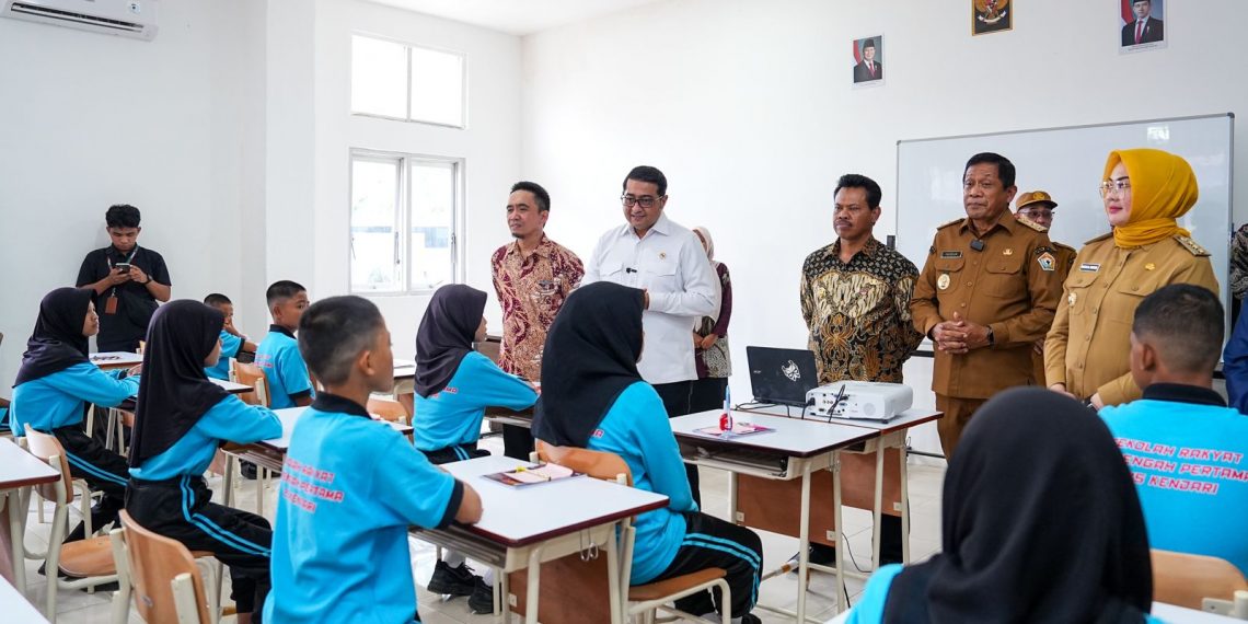 Menteri Ekraf Tinjau Sekolah Rakyat di Kendari, Tekankan Pendidikan dan Kreativitas Beriringan