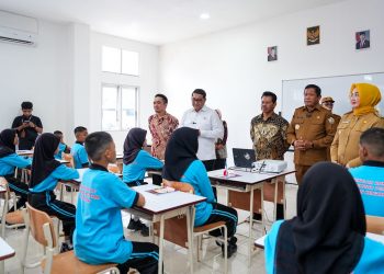 Menteri Ekraf Tinjau Sekolah Rakyat di Kendari, Tekankan Pendidikan dan Kreativitas Beriringan