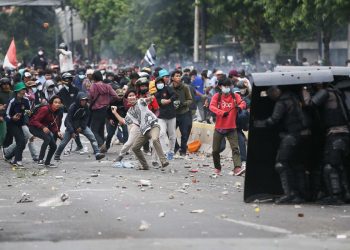 Massa Demo Depan DPR Masuki Ruas Tol, Jasamarga Alihkan Arus Kendaraan dari Cawang Arah Slipi ke Keluar Semanggi