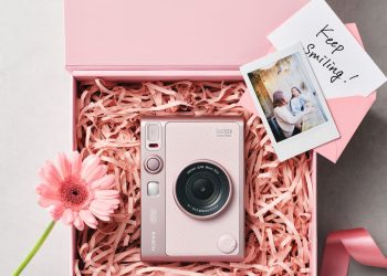Fujifilm Indonesia Perkenalkan instax mini Evo™ “Gentle Rose” untuk Pecinta Fotografi Instan