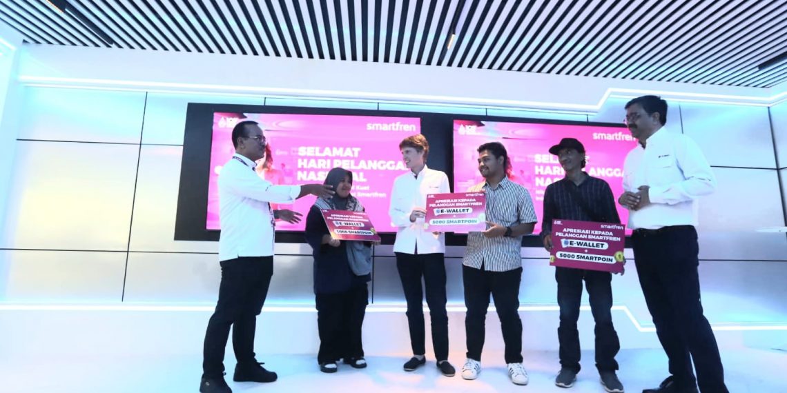 Hari Pelanggan Nasional 2025 XLSMART Apresiasi Pelanggan dengan Ragam Program Khusus Berbasis Poin dan Kejutan Spesial