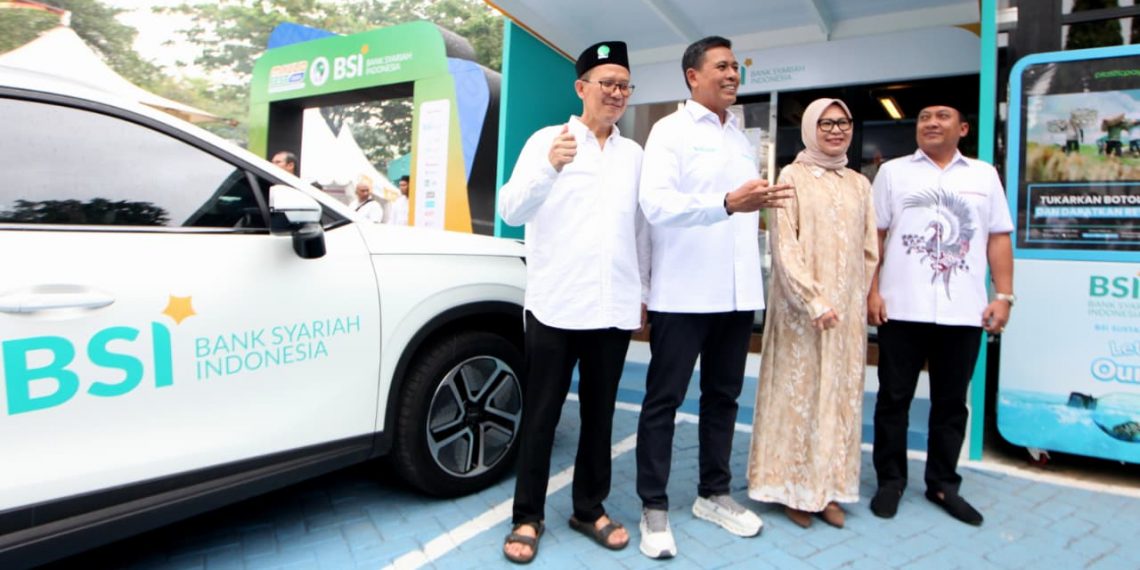 Gerakkan Ekonomi Hijau, BSI, PLN, dan Masjid Raya Bintaro Jaya Hadirkan SPKLU dan RVM