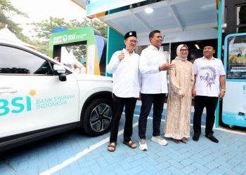 Gerakkan Ekonomi Hijau, BSI, PLN, dan Masjid Raya Bintaro Jaya Hadirkan SPKLU dan RVM