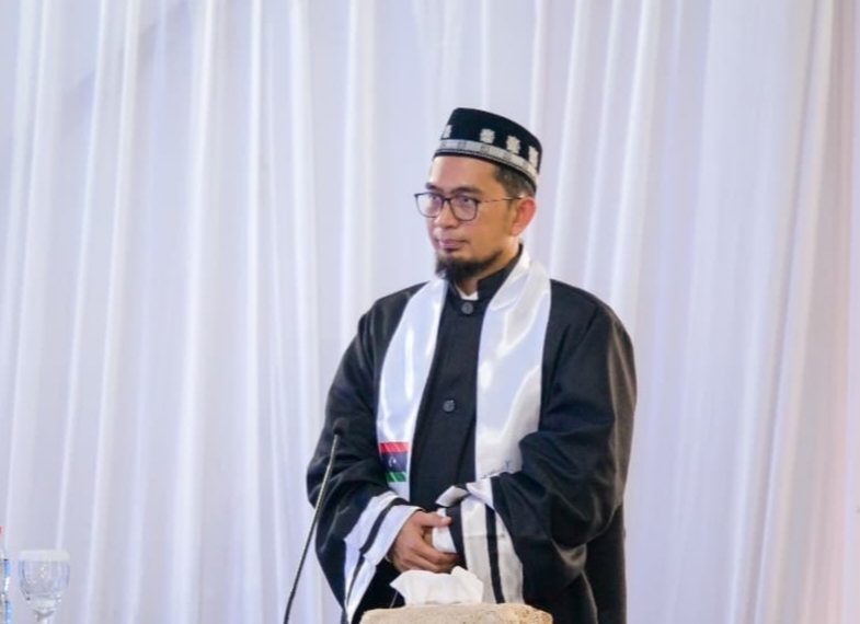 Ustadz Adi Hidayat Ingatkan, Panjatkan 4 Doa Penting Usai Sholat