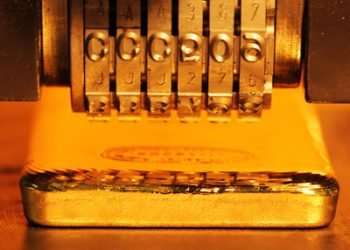 Rekor Baru, Harga Emas Naik 32% Sepanjang 2025